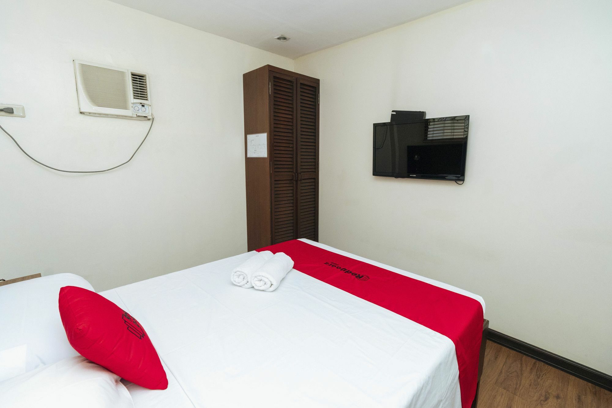 Reddoorz San Antonio Makati Hotel Manila Ngoại thất bức ảnh