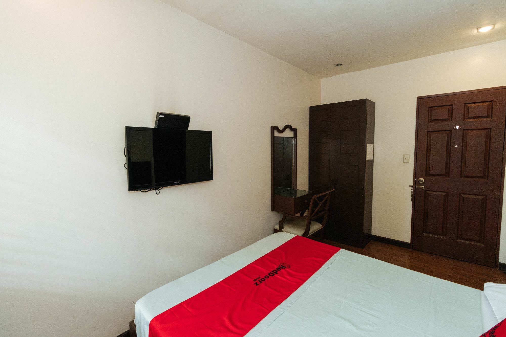 Reddoorz San Antonio Makati Hotel Manila Ngoại thất bức ảnh